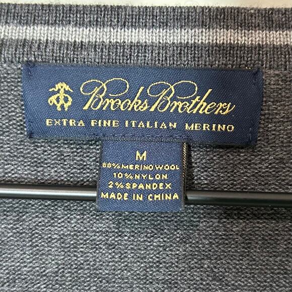 Brooks Brothers Extra Fine Italian Merino Wool Gray V Neck Sweater Size M - Picture 4 of 7